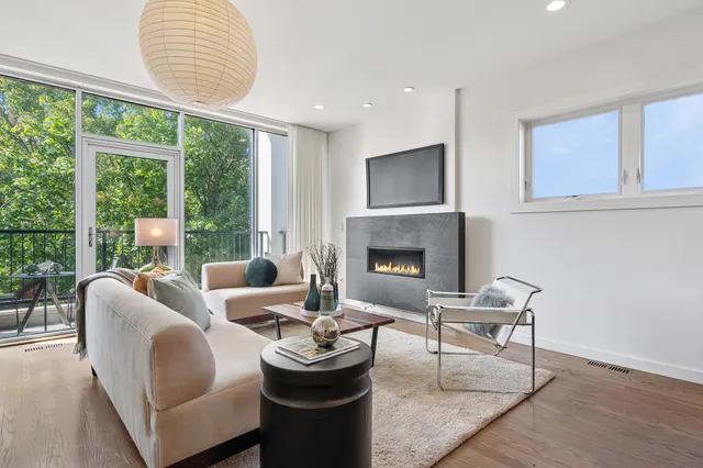 $725,000 | 2237 North Hoyne Avenue, Unit 3N, Chicago, IL 60647