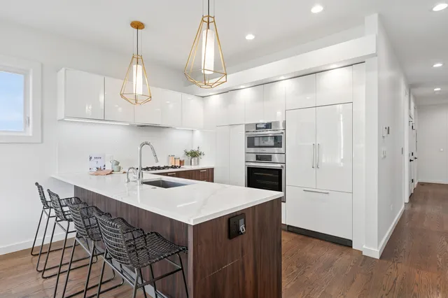 $725,000 | 2237 North Hoyne Avenue, Unit 3N, Chicago, IL 60647