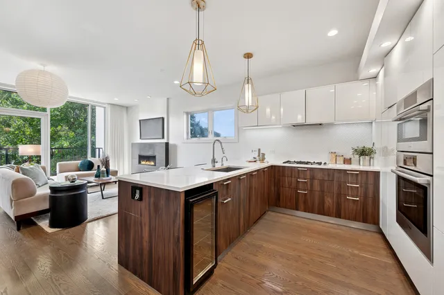 $725,000 | 2237 North Hoyne Avenue, Unit 3N, Chicago, IL 60647