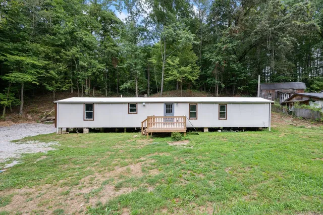 a view of a house with backyard