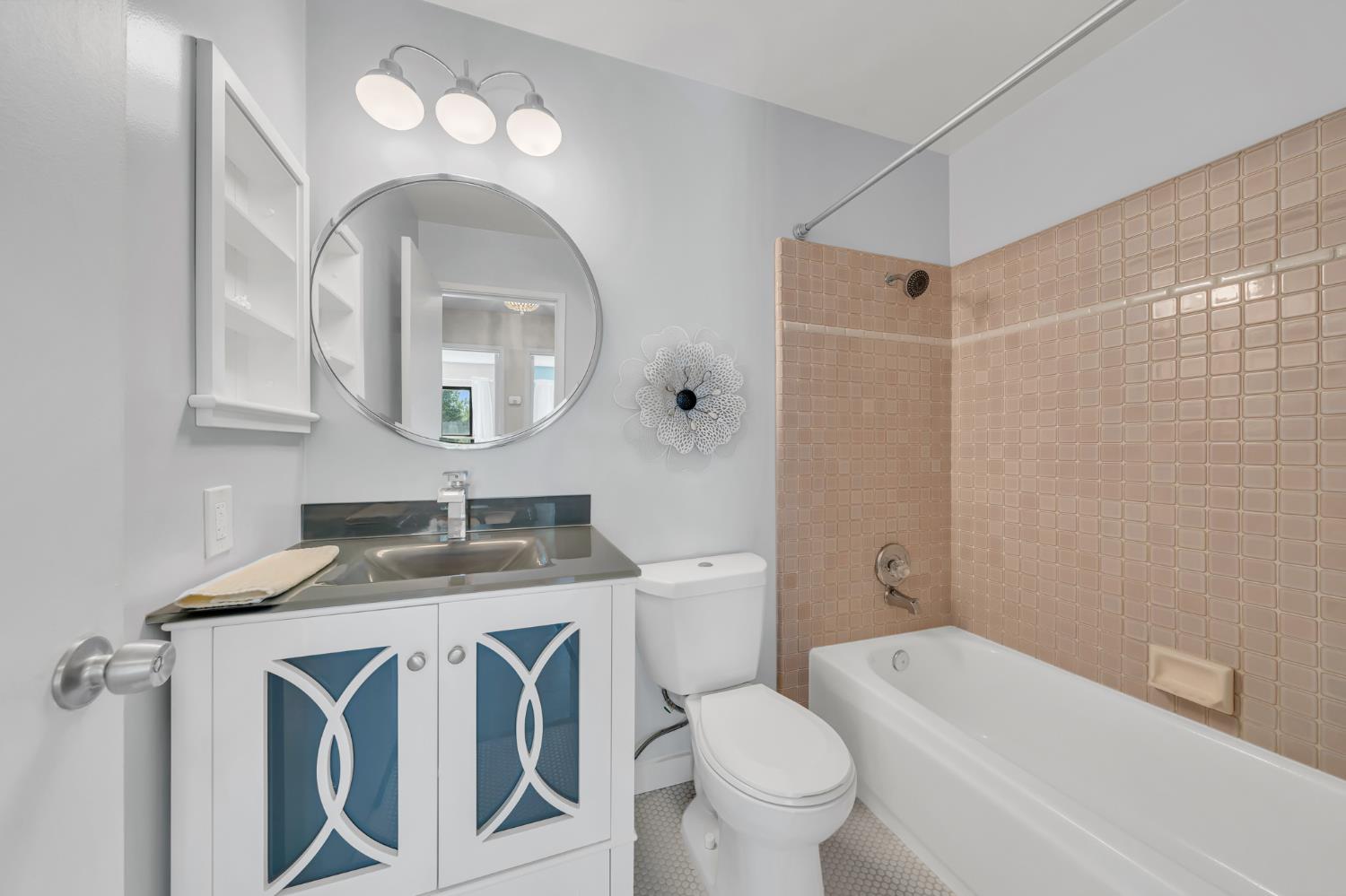 6212 Chapel View Lane Citrus Heights, CA 95621 - Photo 29 of 59 Hallway Bathroom