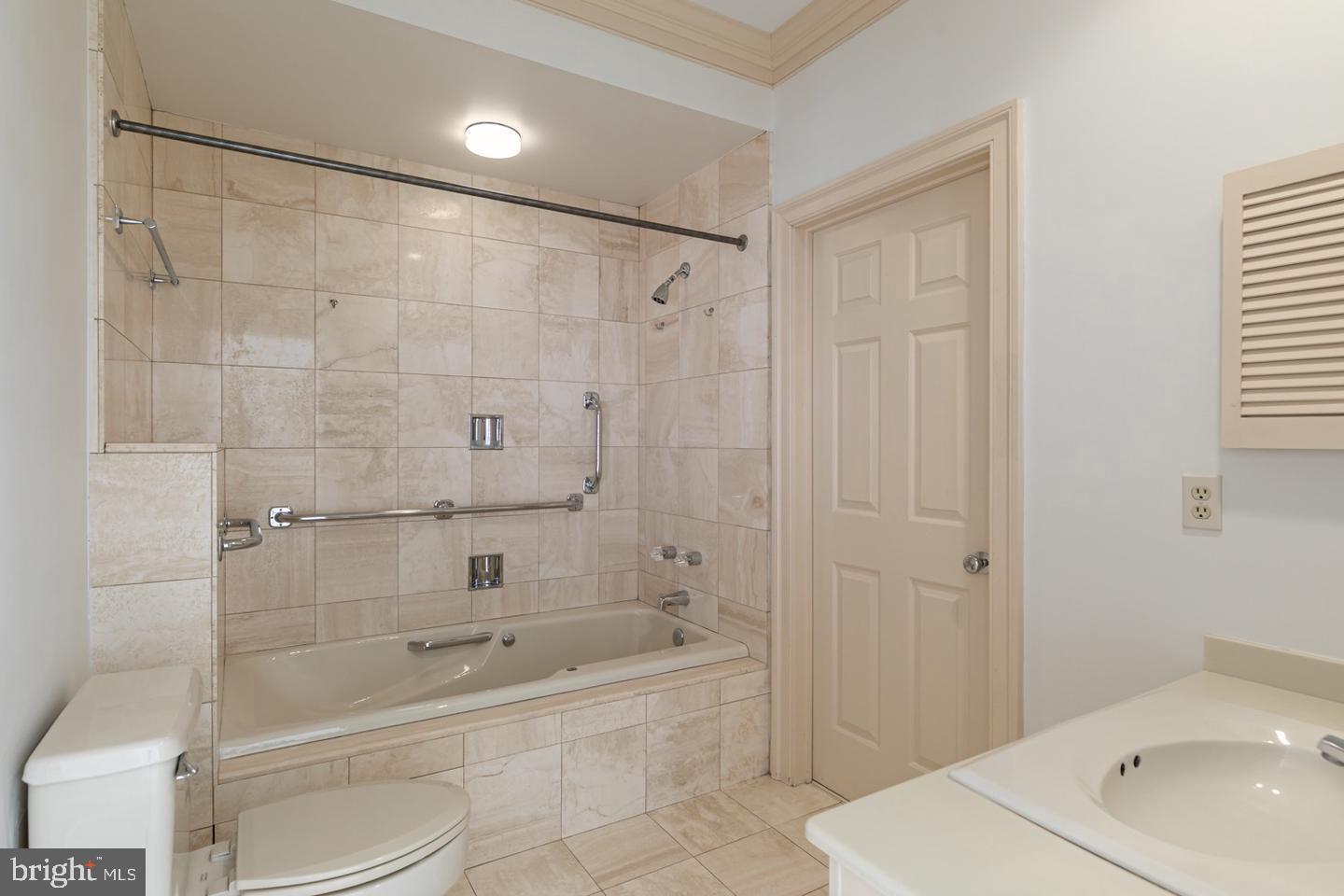 11032 Popes Head Road Fairfax, VA 22030 - Photo 20 of 28