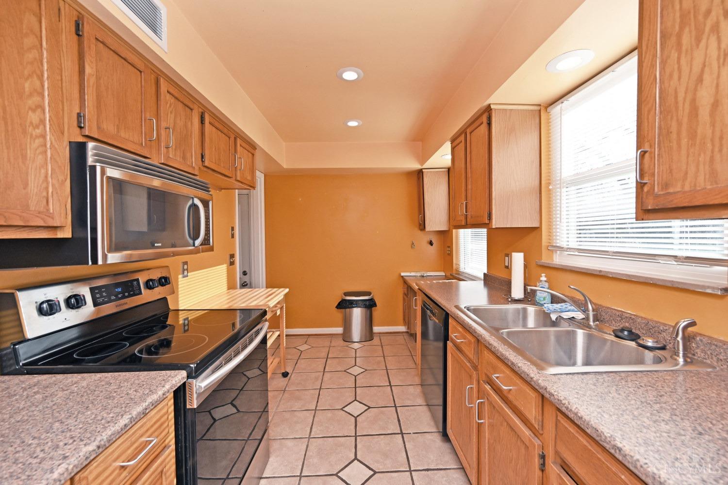 2127 Adams Road Cincinnati, OH 45231 - Photo 13 of 43 Gallery Image 13