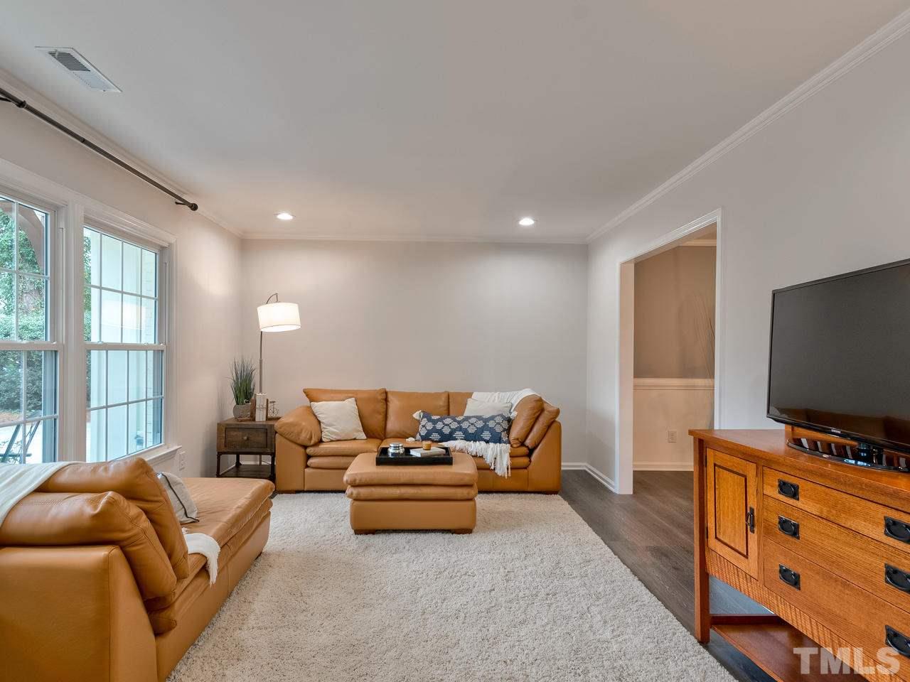 1000 Deerfield Road Raleigh, NC 27609 - Photo 5 of 30 Large room at the front of the house - so many possibilities!