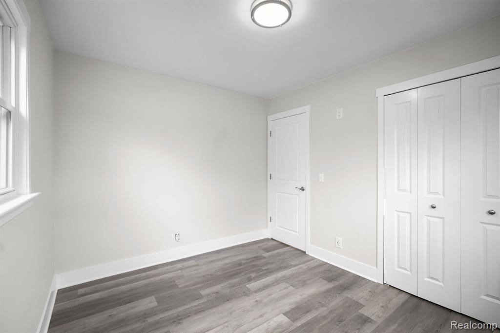 7335 Elms Road Flushing, MI 48433 - Photo 11 of 17