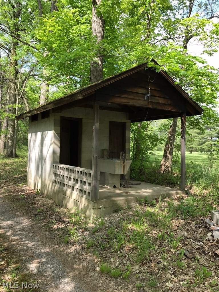4400 Gault Road North Jackson, OH 44451 - Photo 31 of 35 One of 3 outhouses on the property.