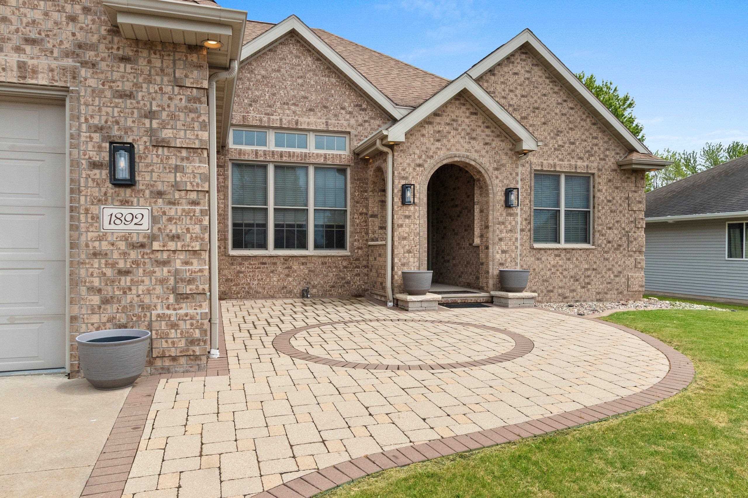 1892 Sunrise Lane Appleton, WI 54913 - Photo 2 of 50