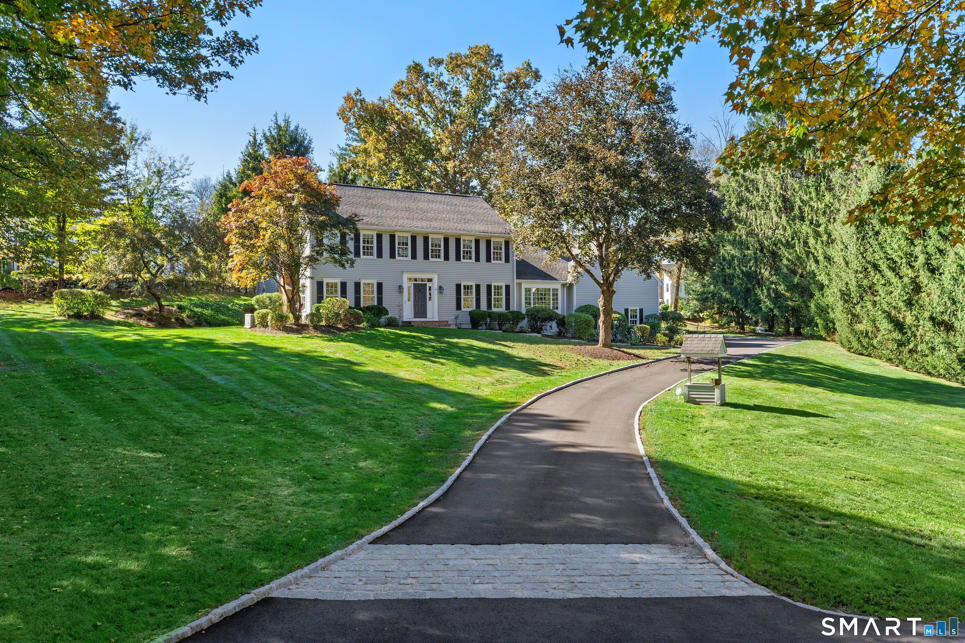 15 Schoolhouse Place Ridgefield, CT 06877 - Photo 2 of 40