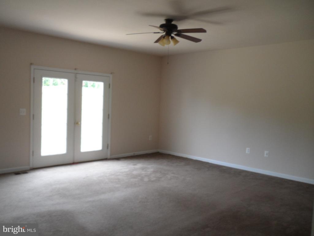 2015 Baythorne Road Prince Frederick, MD 20678 - Photo 5 of 15 Family Room