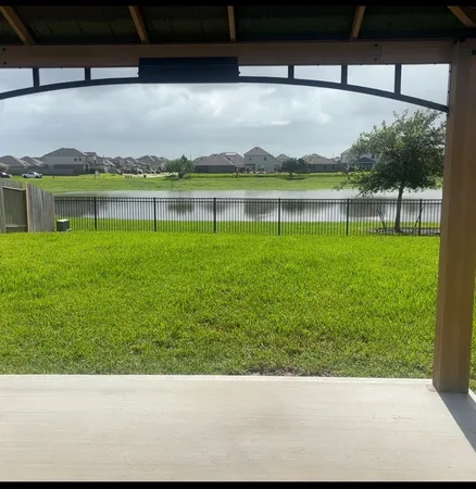 $2,500 | 512 Maple Bend Lane, La Marque, TX 77568