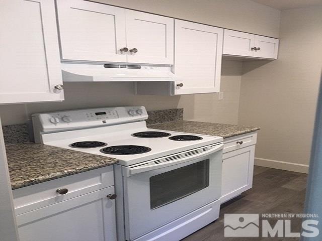 40 Kaye Way Reno, NV 89509 - Photo 3 of 17 a white stove top oven sitting inside of a kitchen
