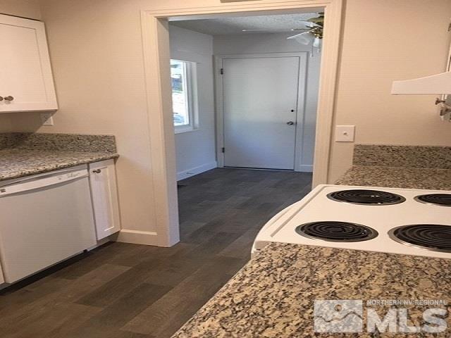 40 Kaye Way Reno, NV 89509 - Photo 4 of 17 a view of kitchen and bathroom