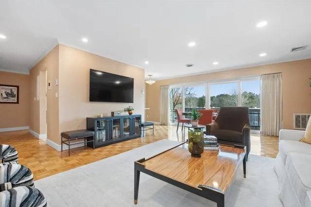 $625,000 | 1202 Greendale Avenue, Unit 133, Needham, MA 02492