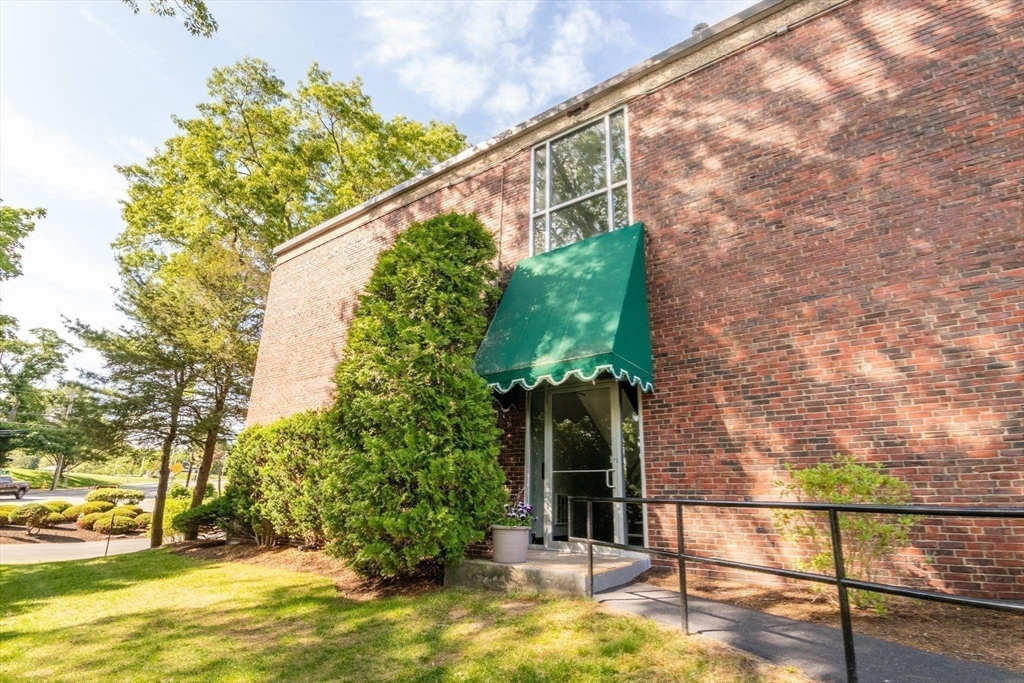 1202 Greendale Avenue, Unit 133 Needham, MA 02492 - Photo 2 of 25
