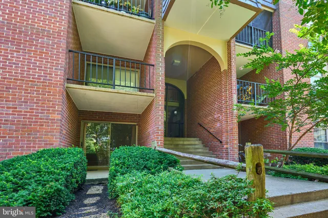 $1,775 | 8302 Tobin Road, Unit 11, Annandale, VA 22003