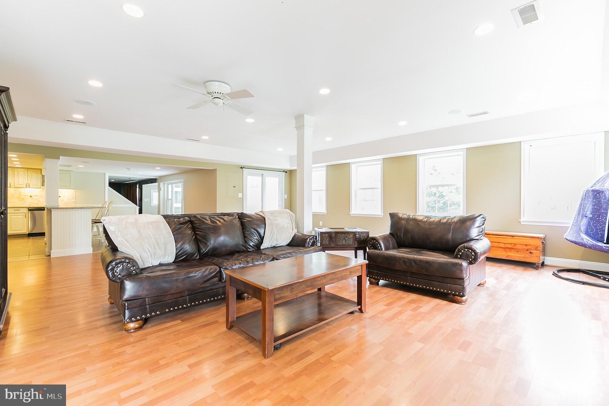 324 Deep Run Road Perkasie, PA 18944 - Photo 11 of 28 Living Room