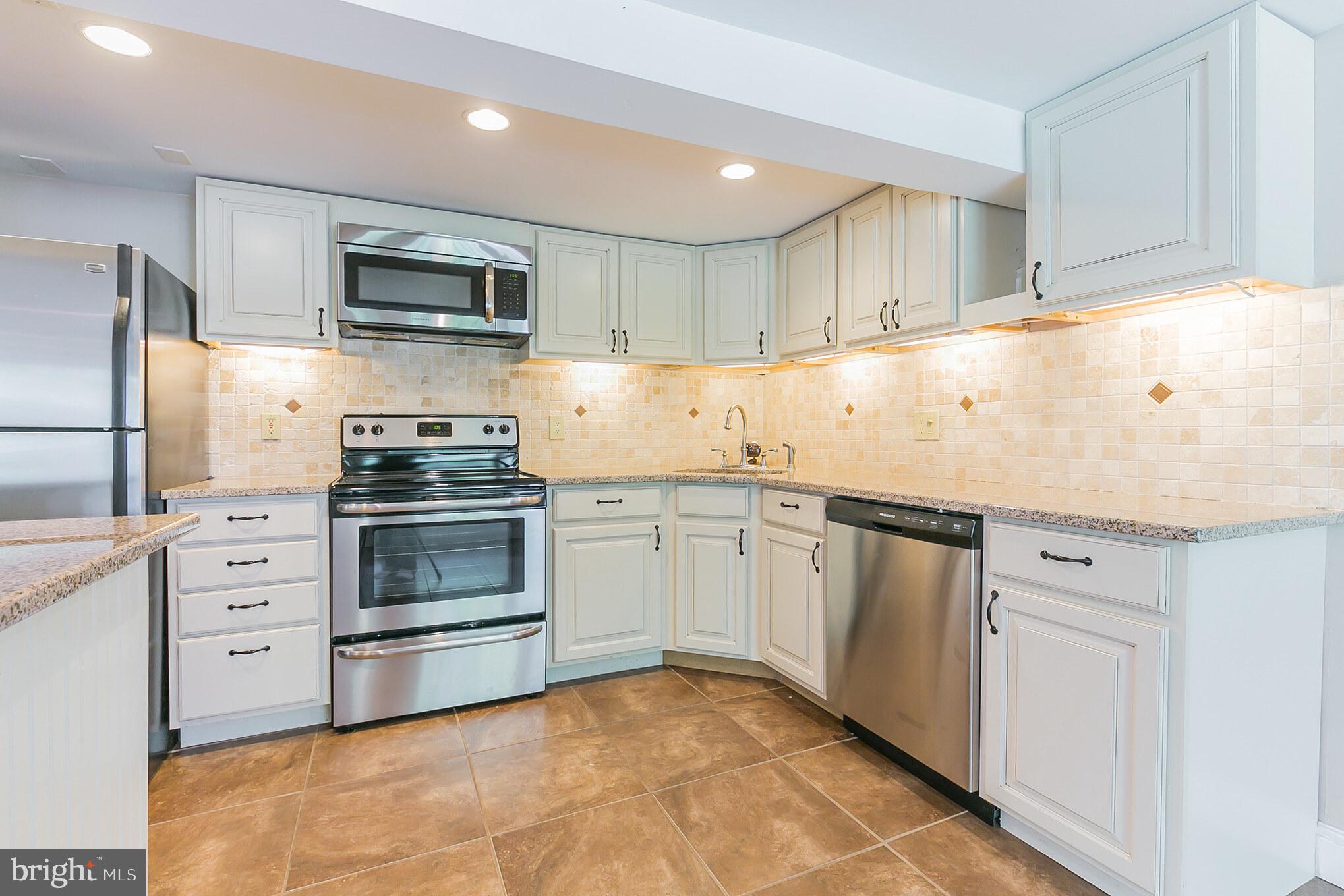 324 Deep Run Road Perkasie, PA 18944 - Photo 6 of 28 Under Cabinet Lighting