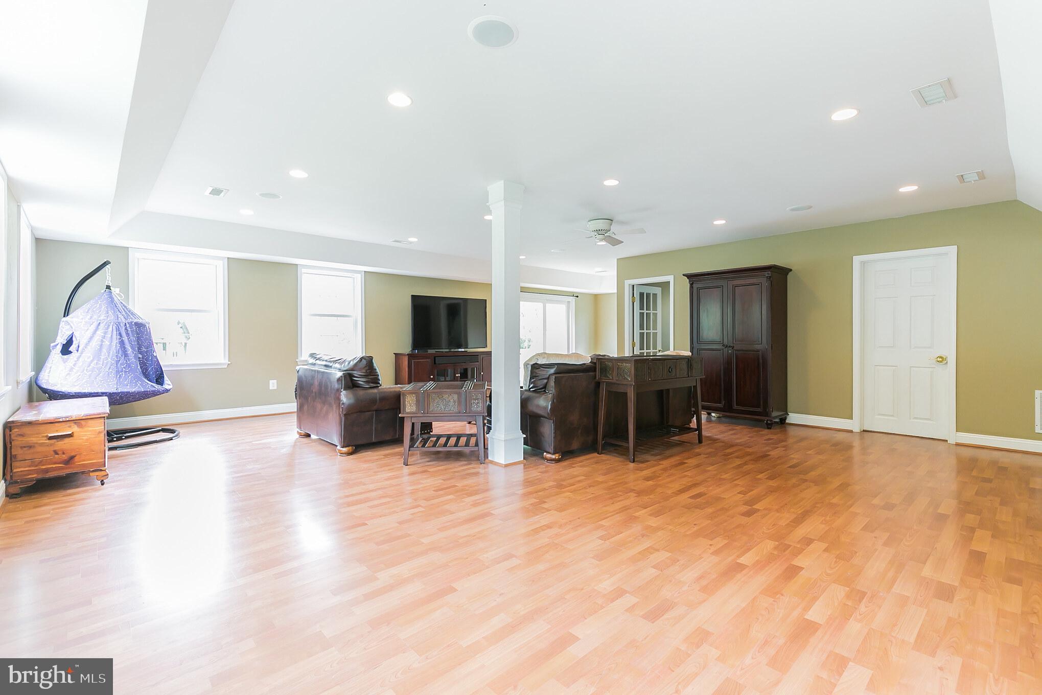 324 Deep Run Road Perkasie, PA 18944 - Photo 9 of 28 Living Room