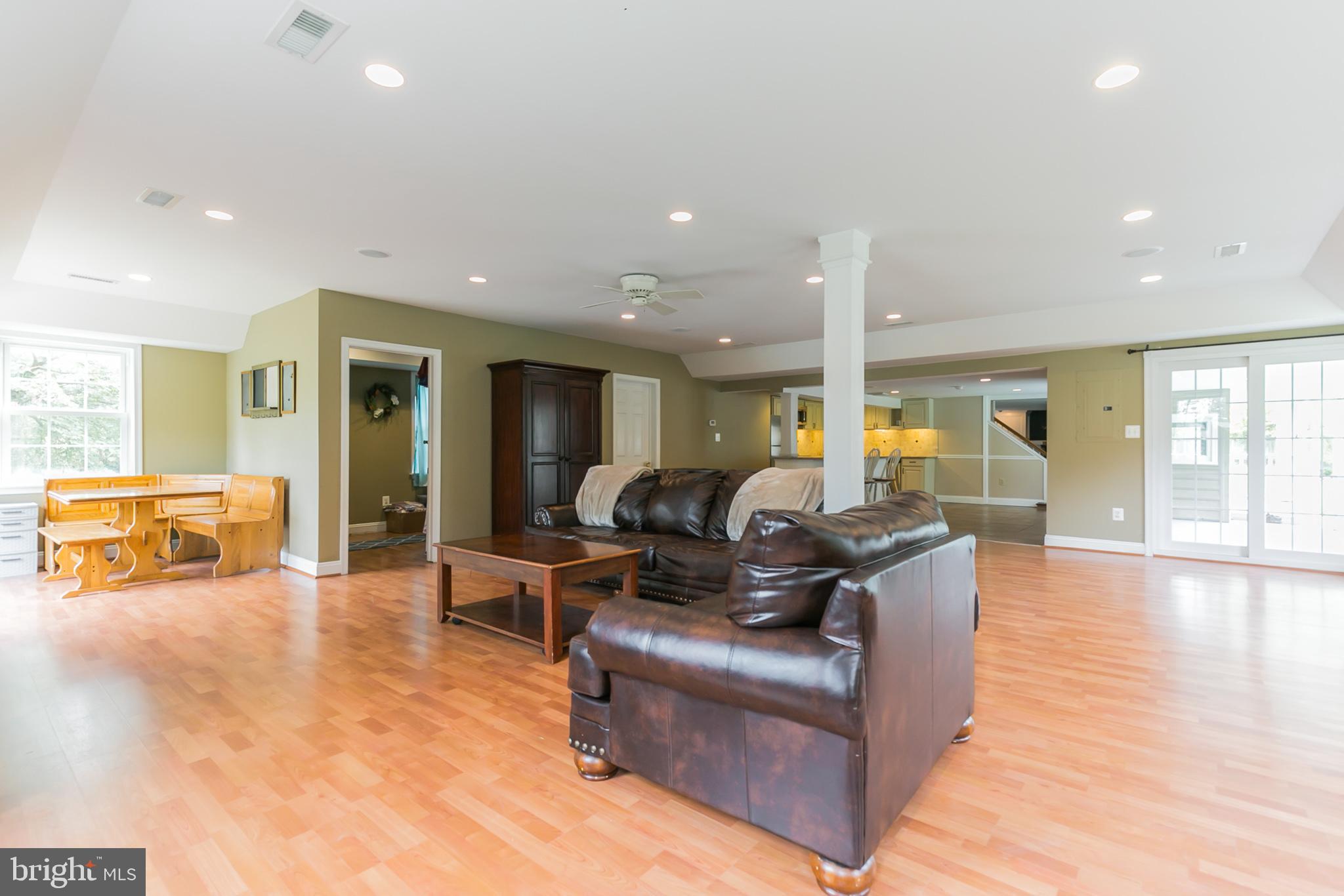 324 Deep Run Road Perkasie, PA 18944 - Photo 10 of 28 Living Room