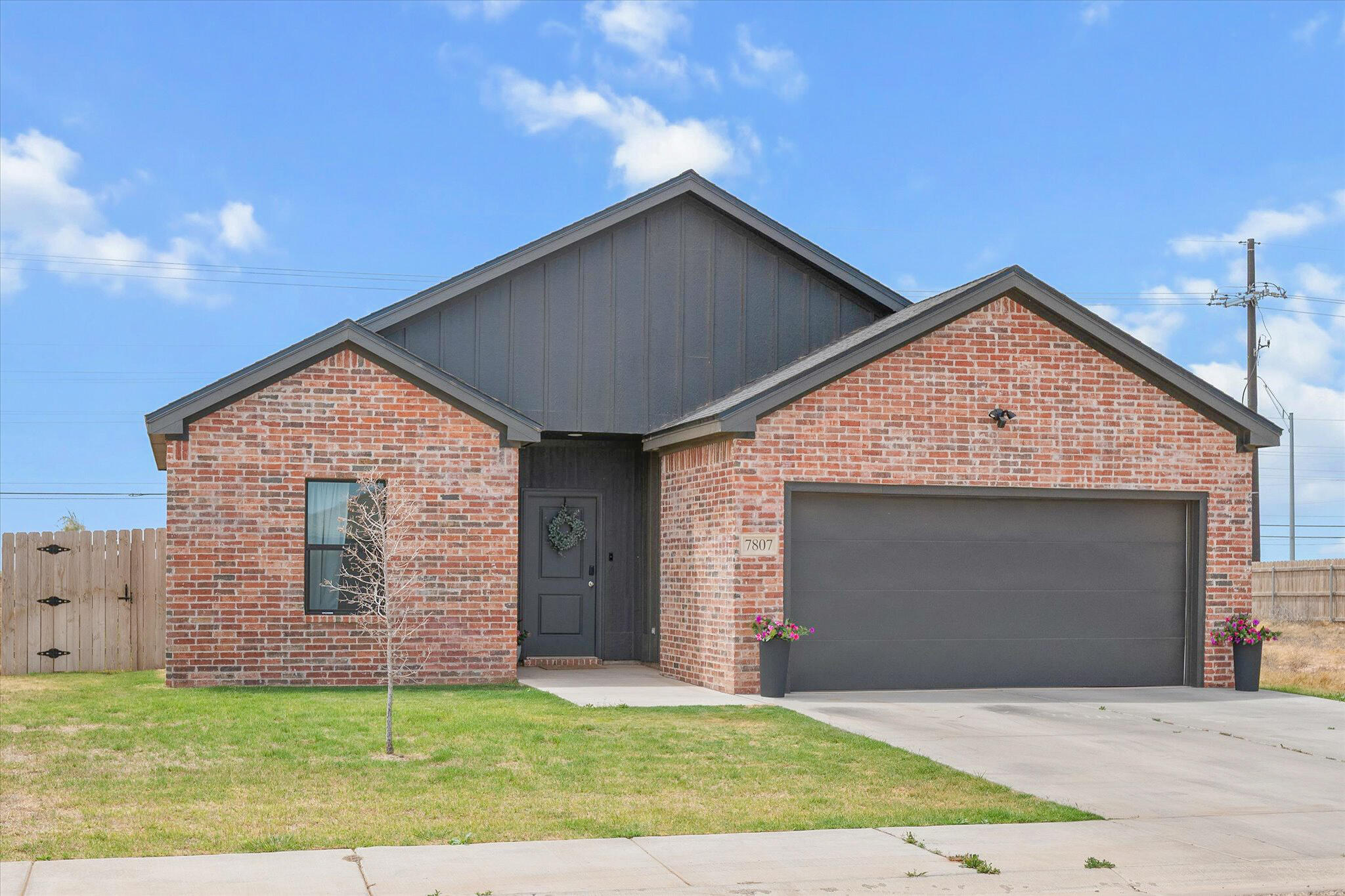 7807 97th Street Lubbock, TX 79424 - Photo 3 of 30 02 - 03-7807 97th_6325