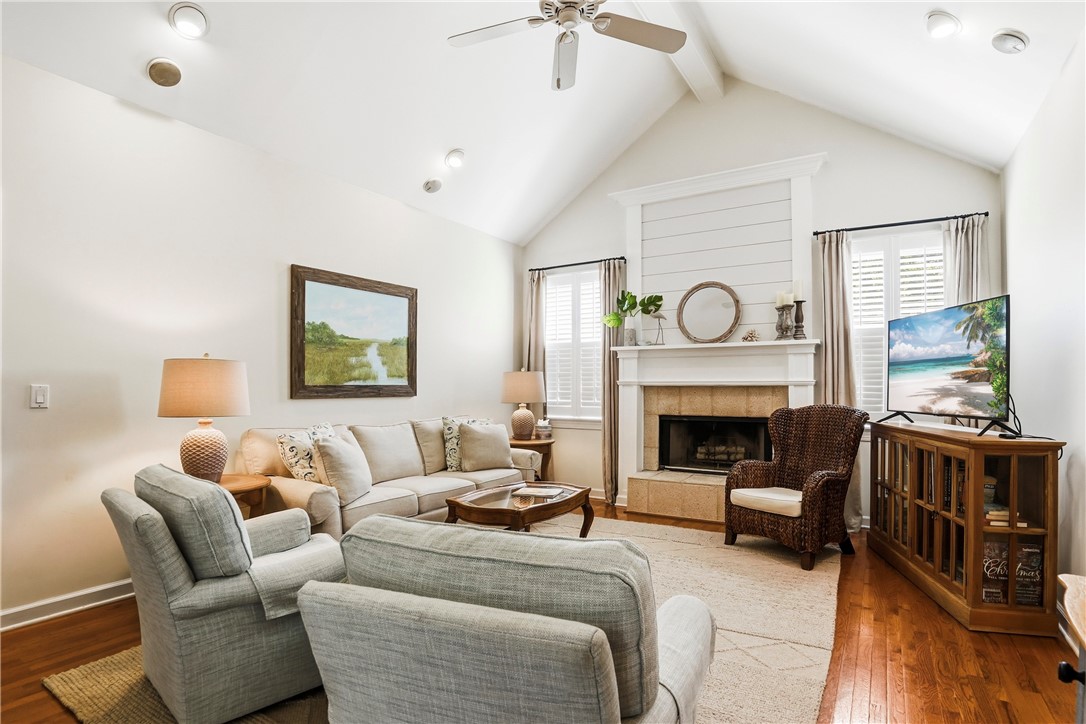 401 Colley Lane St. Simons Island, GA 31522 - Photo 11 of 27 Spacious Great Room