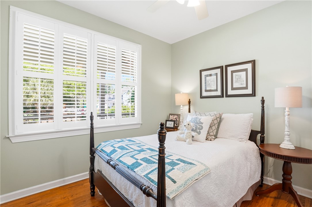 401 Colley Lane St. Simons Island, GA 31522 - Photo 18 of 27 Guest Bedroom