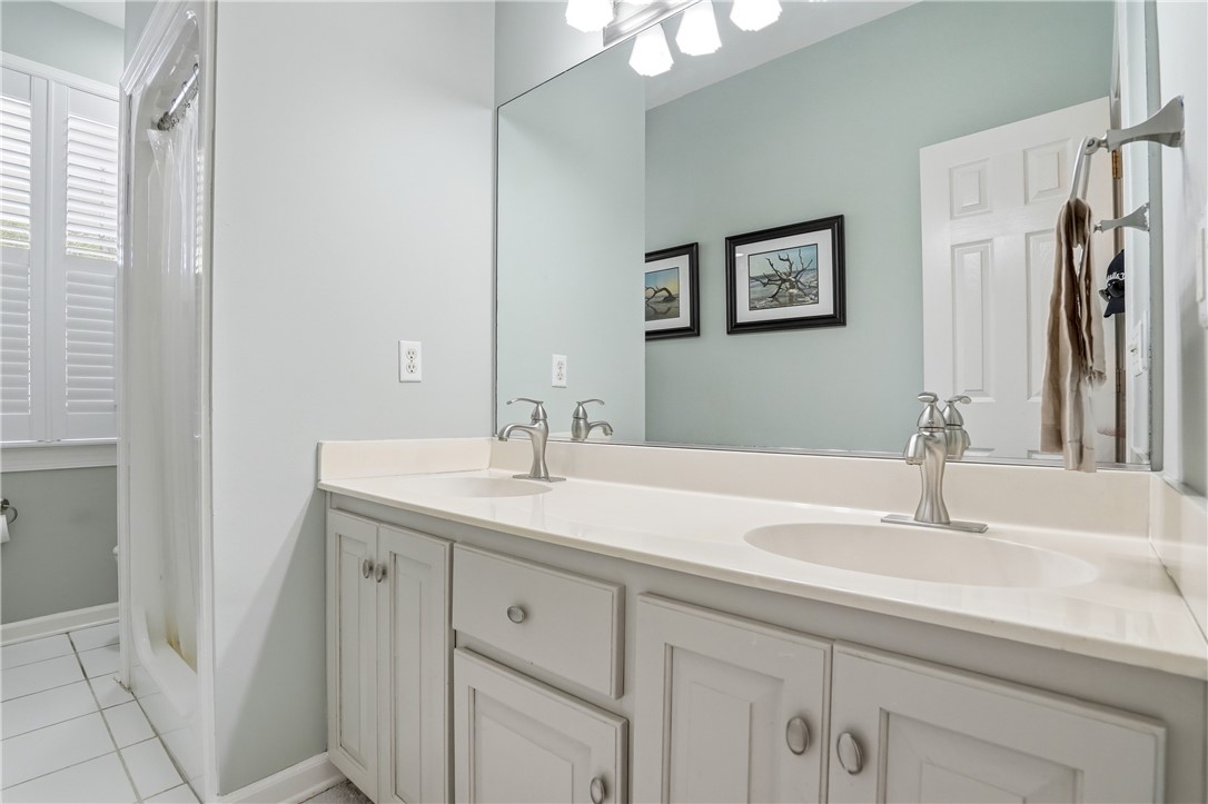 401 Colley Lane St. Simons Island, GA 31522 - Photo 19 of 27 Guest Bathroom
