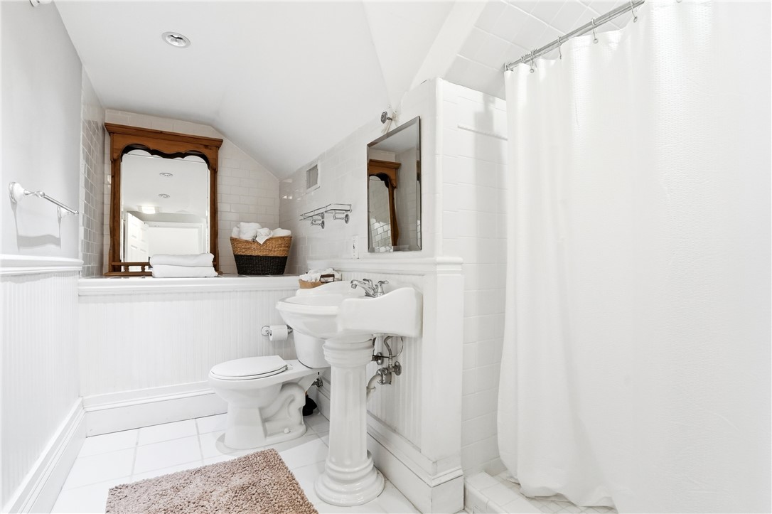 401 Colley Lane St. Simons Island, GA 31522 - Photo 23 of 27 Bath Adjoining Bonus/4th Bedroom