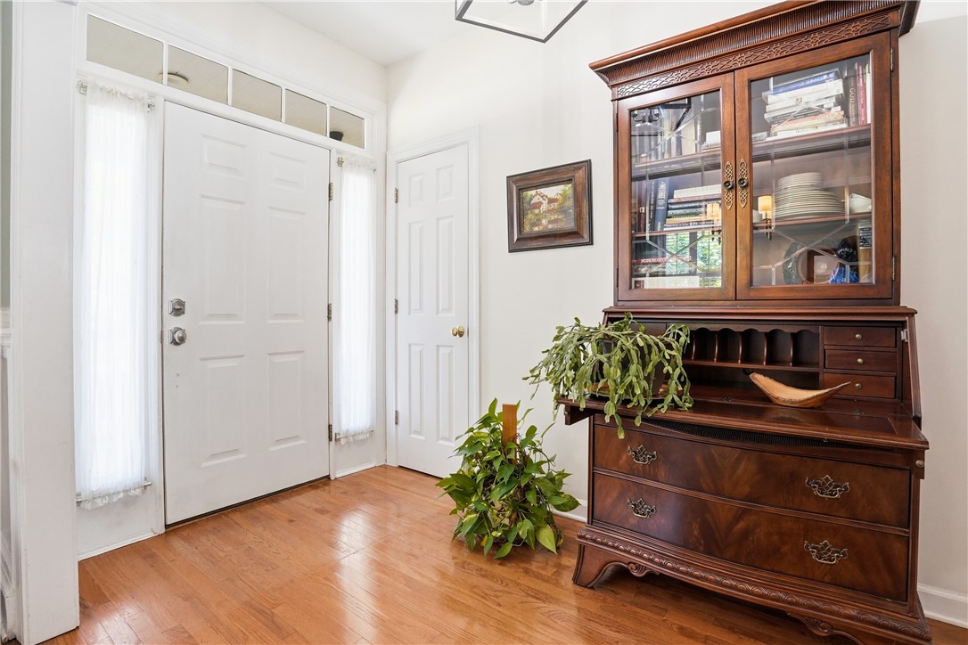401 Colley Lane St. Simons Island, GA 31522 - Photo 4 of 27 Welcoming Foyer