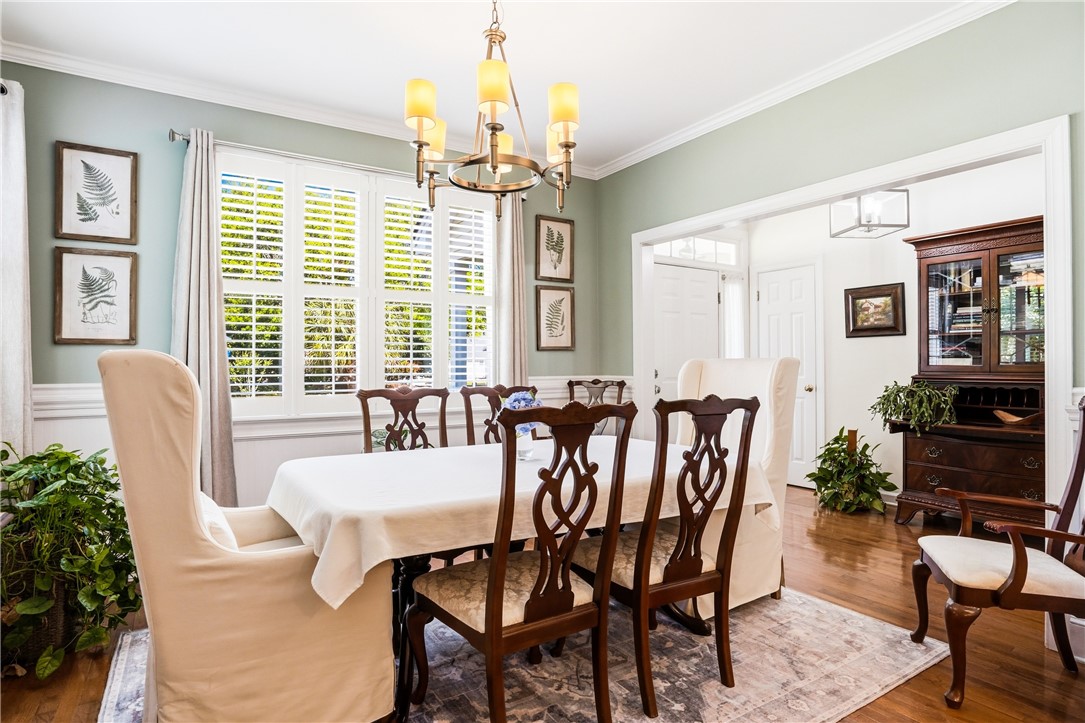 401 Colley Lane St. Simons Island, GA 31522 - Photo 5 of 27 Light Filled Dining Room