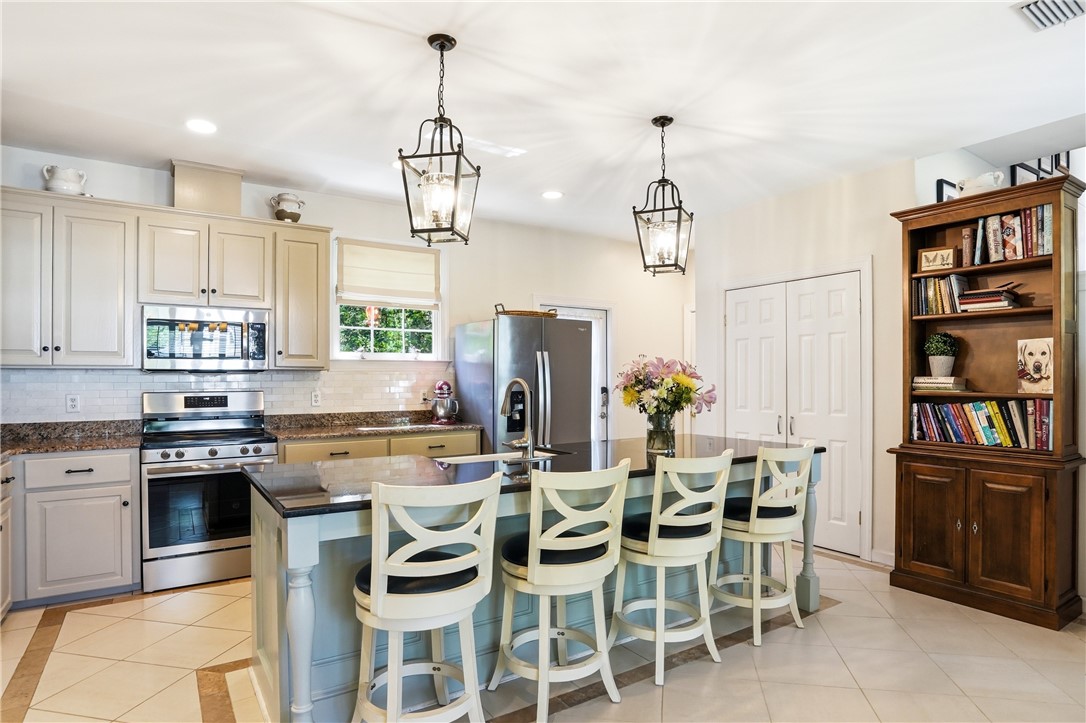 401 Colley Lane St. Simons Island, GA 31522 - Photo 6 of 27 Chef's Kitchen