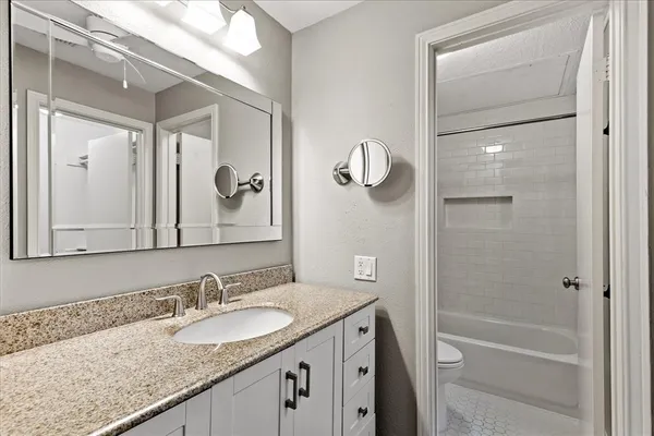 $275,000 | 4403 Bellaire Drive South, Unit 224S, Fort Worth, TX 76109