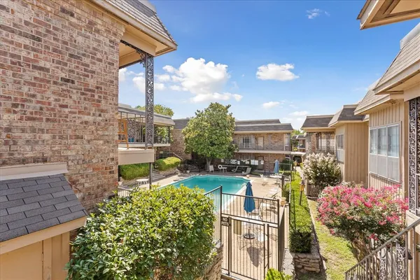 $275,000 | 4403 Bellaire Drive South, Unit 224S, Fort Worth, TX 76109