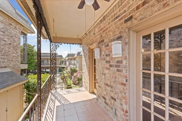 $275,000 | 4403 Bellaire Drive South, Unit 224S, Fort Worth, TX 76109