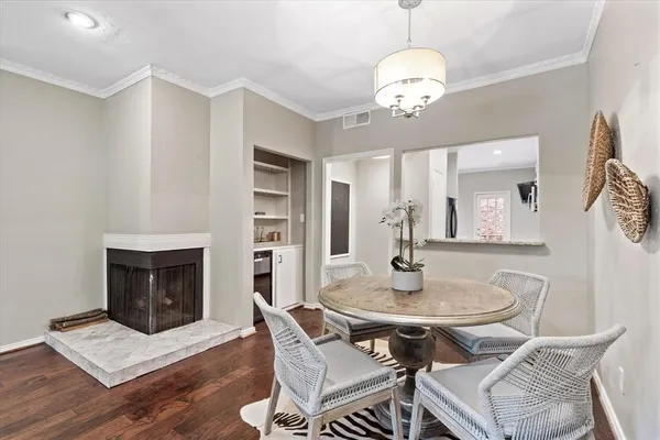 $275,000 | 4403 Bellaire Drive South, Unit 224S, Fort Worth, TX 76109