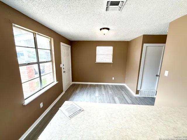 $950 | 1827 East Highland Boulevard, San Antonio, TX 78210