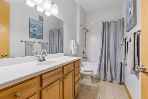 $275,000 | 240 Spring Street, Unit 203, St. Paul, MN 55102