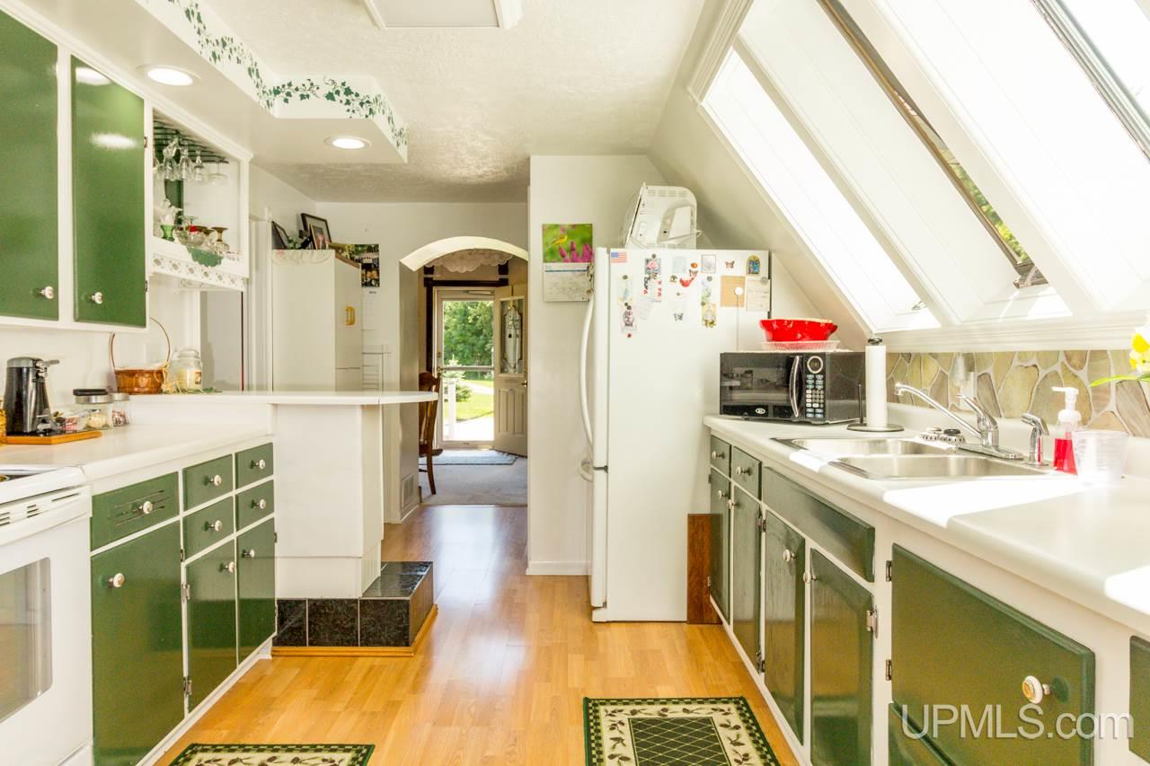 3152 Co Road Cornell, MI 49818 - Photo 5 of 18