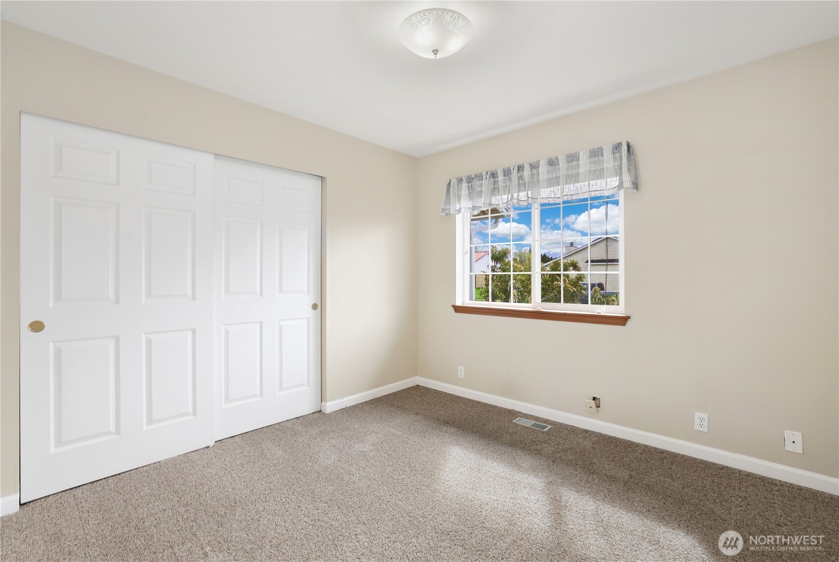 2947 Edel Avenue Enumclaw, WA 98022 - Photo 18 of 35 a view of an empty room with a window