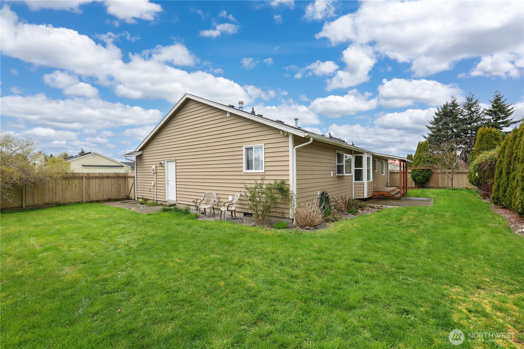 2947 Edel Avenue Enumclaw, WA 98022 - Photo 24 of 35 a front view of house with yard and green space