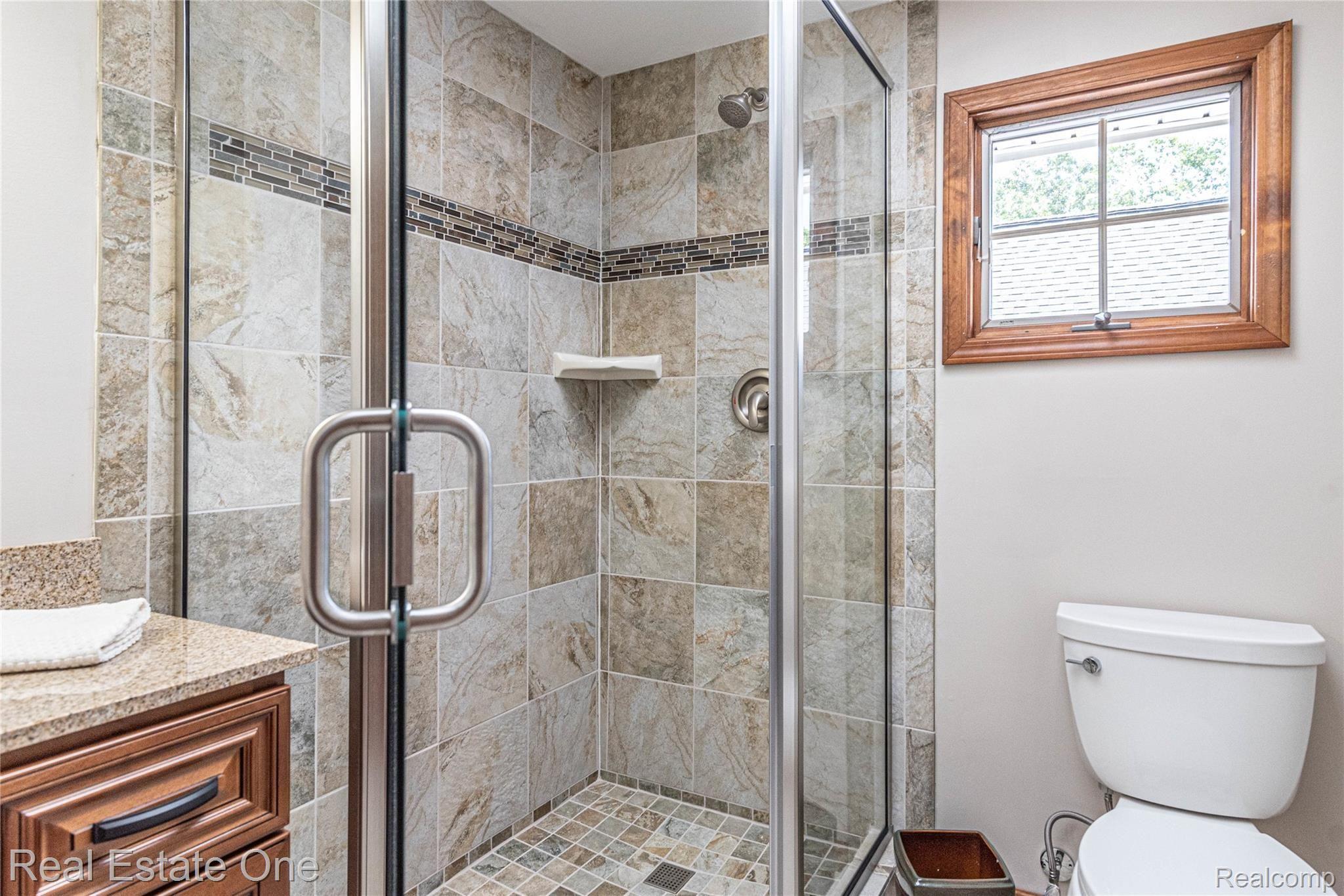 1490 Rose Center Road Fenton, MI 48430 - Photo 52 of 82 Master Bathroom