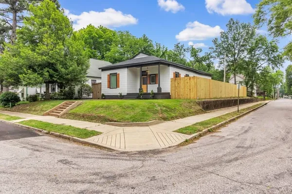 a view of a house with a yard
