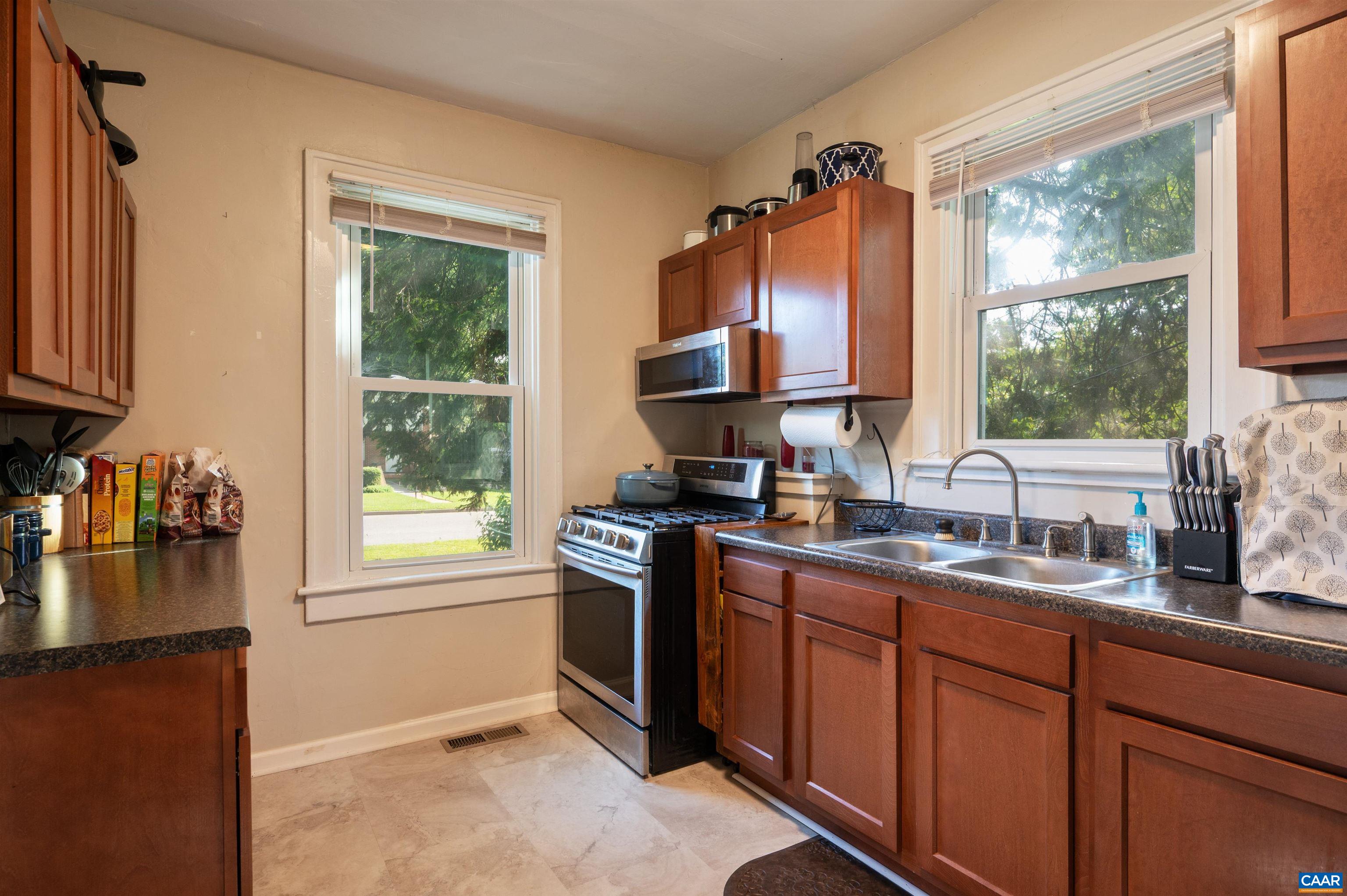 1612 Park Road Waynesboro, VA 22980 - Photo 9 of 22