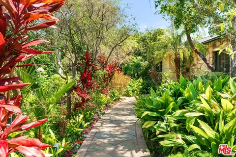 $7,995,000 | 521 North Rexford Drive, Beverly Hills, CA 90210