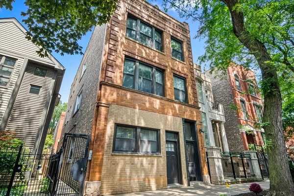 $3,495 | 2144 West Potomac Avenue, Unit 2R, Chicago, IL 60622