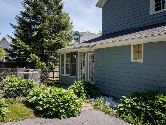 $1,750 | 427 East Flower Avenue, Watertown, NY 13601