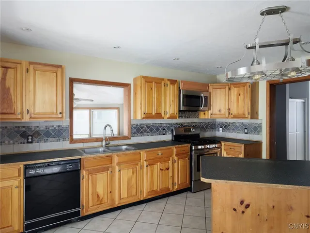 $1,750 | 427 East Flower Avenue, Watertown, NY 13601