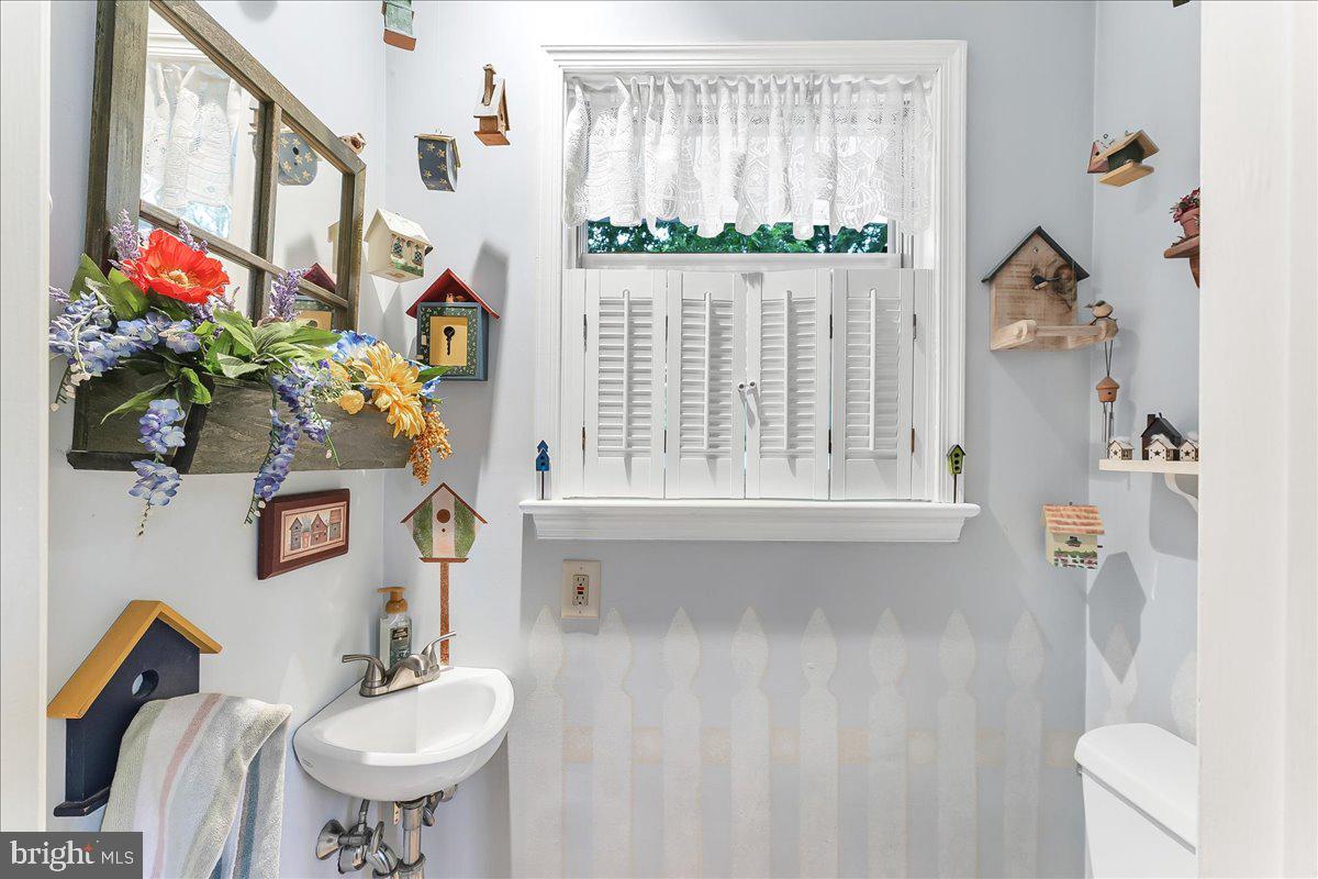 106 Barley Mill Road Wallingford, PA 19086 - Photo 15 of 50 a bathroom with a sink mirror and a bathtub