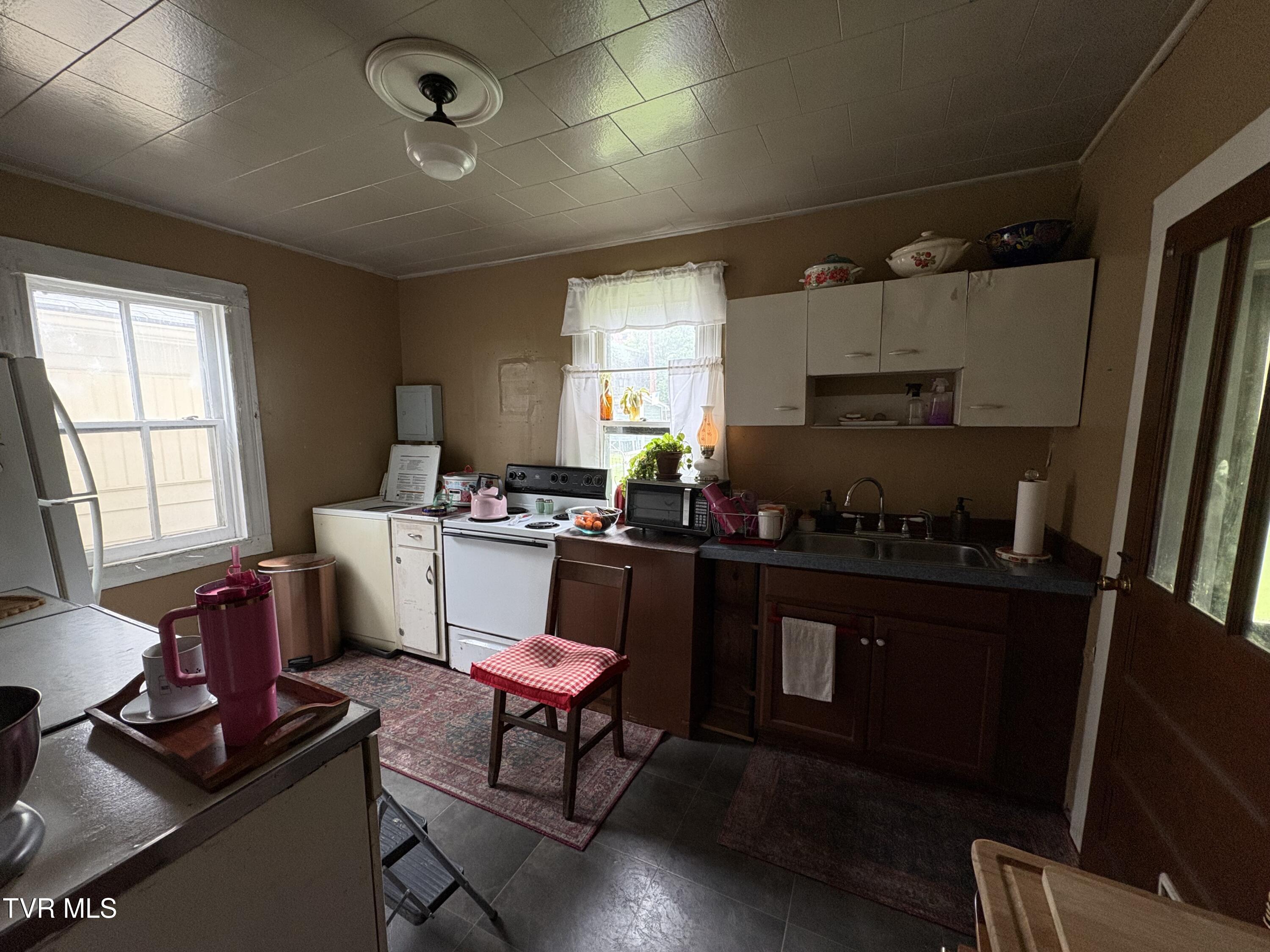 127 Keystone Street Appalachia, VA 24216 - Photo 2 of 8 IMG_2689