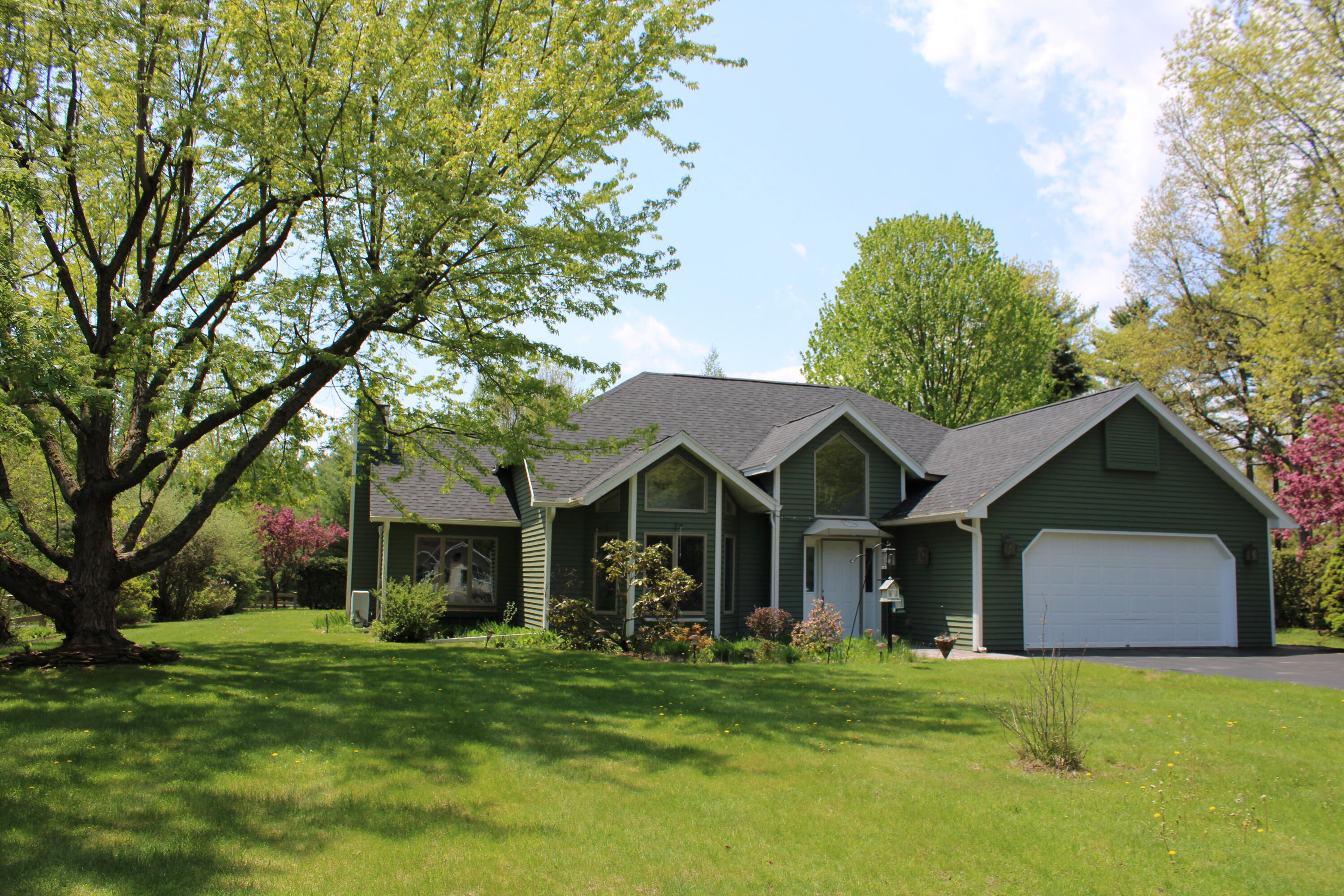 13 Pine Ridge Drive Morrisonville, NY 12962 - Photo 2 of 20